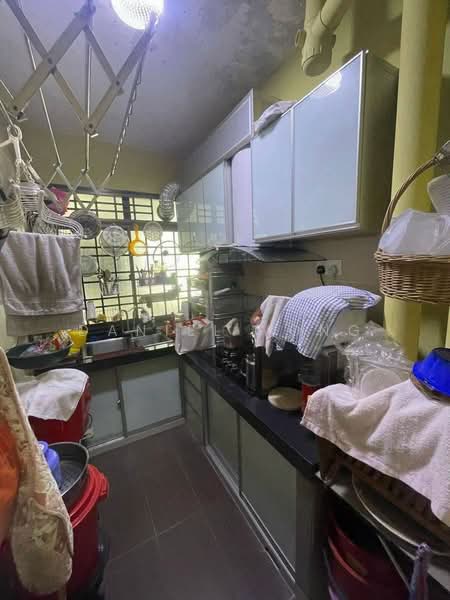 Pangsapuri untuk Dijual di Putri Ria Apartment - Daniel Yong - Kitchen - PropertyGuru.com.my