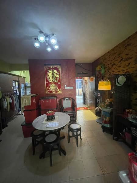 Pangsapuri untuk Dijual di Putri Ria Apartment - Daniel Yong - Living Room - PropertyGuru.com.my
