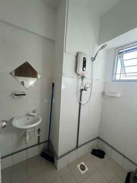Servis Apartment untuk Disewa di Axis SoHu @ Axis Pandan - Viven Chia - Bathroom - PropertyGuru.com.my