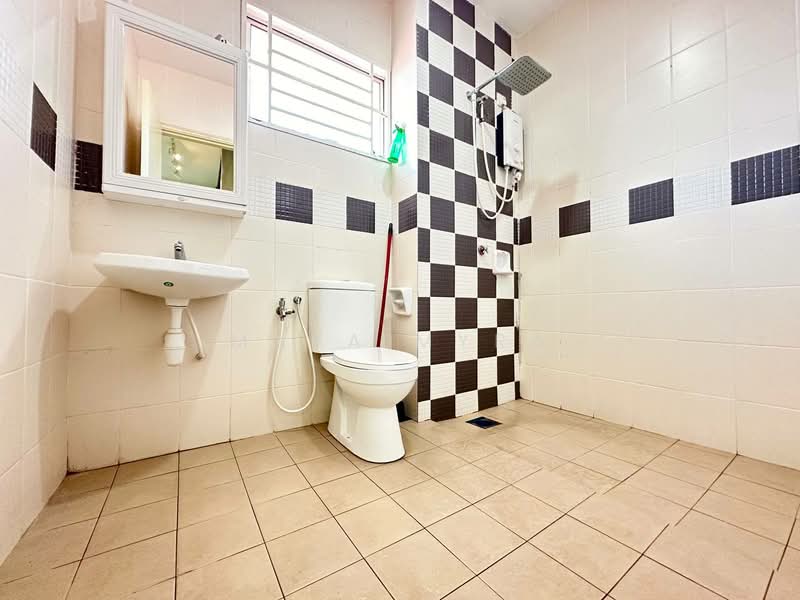 Rumah Teres untuk Dijual di Aman Putri (Sungai Buloh) - Maya Myra - Bathroom - PropertyGuru.com.my