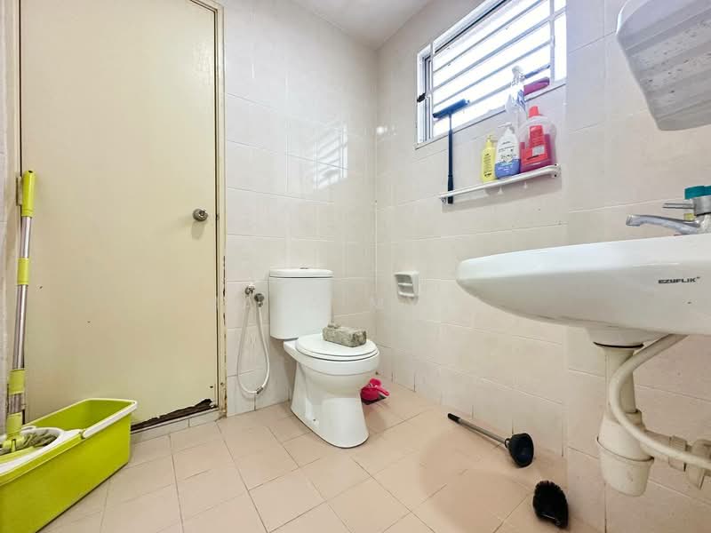 Rumah Teres untuk Dijual di Aman Putri (Sungai Buloh) - Maya Myra - Bathroom - PropertyGuru.com.my