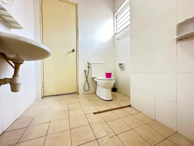 Rumah Teres untuk Dijual di Aman Putri (Sungai Buloh) - Maya Myra - Bathroom - PropertyGuru.com.my