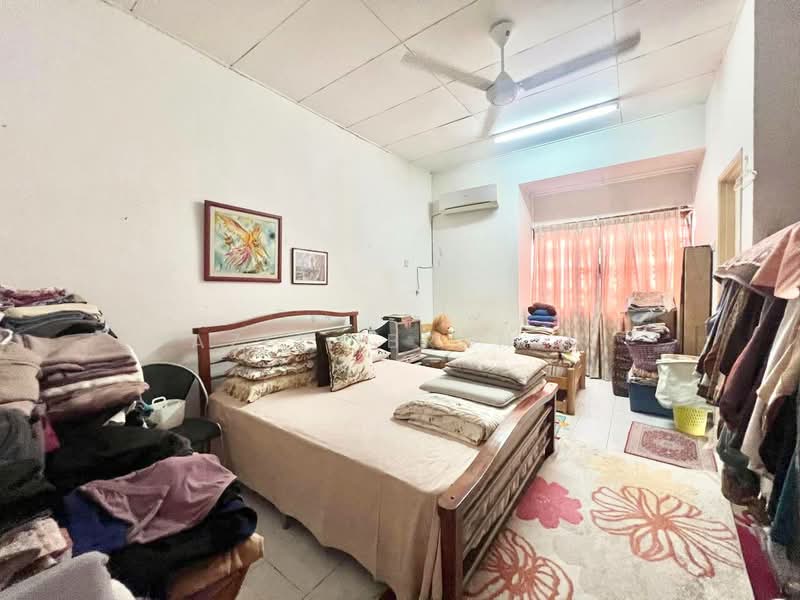 2-storey Terraced House for Sale in Taman Ramal Ros (Bangi) - Azli Ibrahim - Bedroom - PropertyGuru.com.my