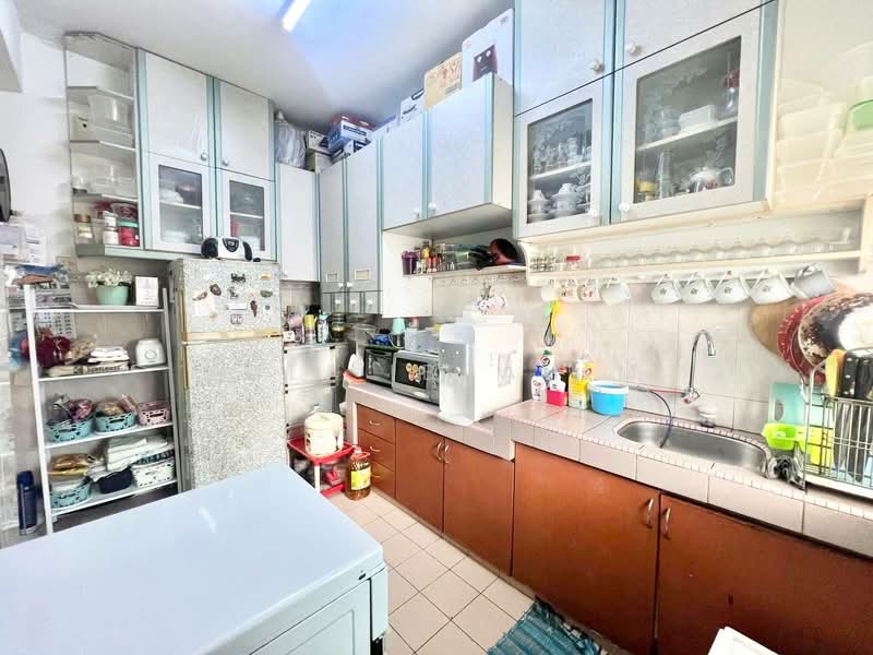 2-storey Terraced House for Sale in Taman Ramal Ros (Bangi) - Azli Ibrahim - Kitchen - PropertyGuru.com.my