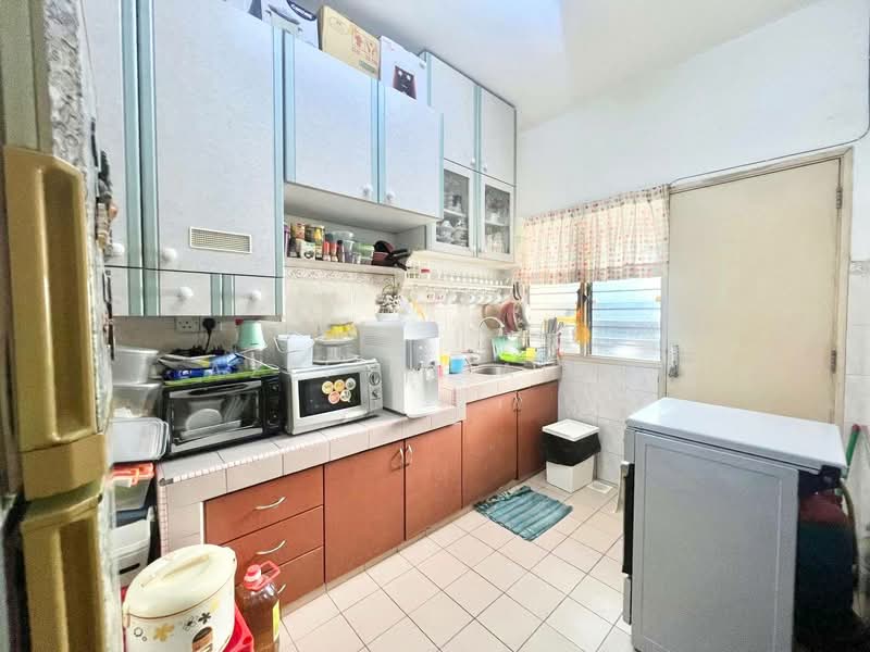 2-storey Terraced House for Sale in Taman Ramal Ros (Bangi) - Azli Ibrahim - Kitchen - PropertyGuru.com.my
