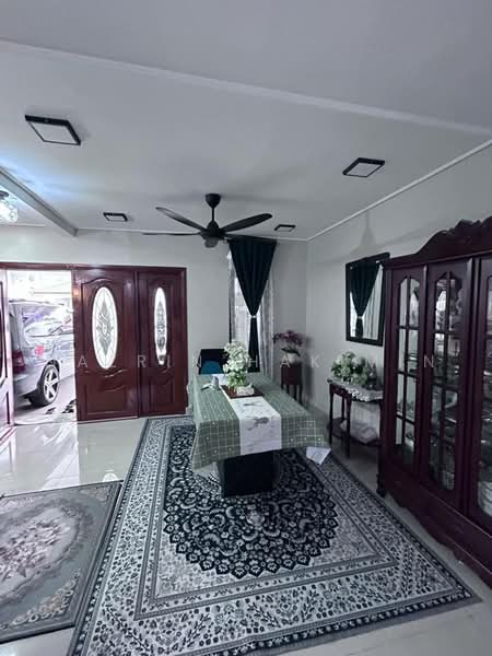 Rumah Teres 2-Tingkat untuk Dijual di Taman Aman Putra (Puchong) - Nazrin Hakimin - Living Room - PropertyGuru.com.my