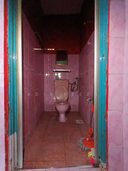 2-storey Terraced House for Sale in Taman Scientex Pasir Gudang (Pasir Gudang) - Adib Reeza - Bathroom - PropertyGuru.com.my
