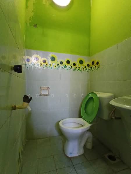 2-storey Terraced House for Sale in Taman Scientex Pasir Gudang (Pasir Gudang) - Adib Reeza - Bathroom - PropertyGuru.com.my