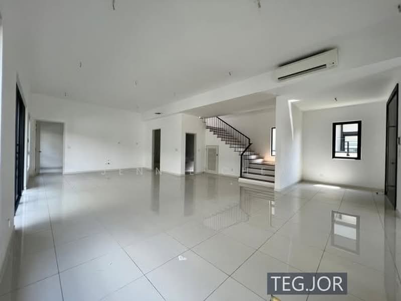Semi-Detached House for Sale in Telok Panglima Garang (Selangor) - Jennie Chew - Living Room - PropertyGuru.com.my