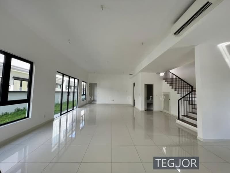 Semi-Detached House for Sale in Telok Panglima Garang (Selangor) - Jennie Chew - Living Room - PropertyGuru.com.my