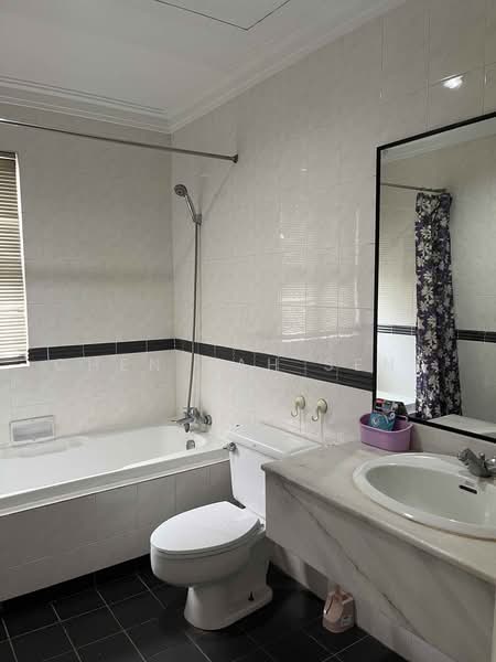 Kondominium untuk Disewa di Mayang Court - Chen Kah Seng - Bathroom - PropertyGuru.com.my