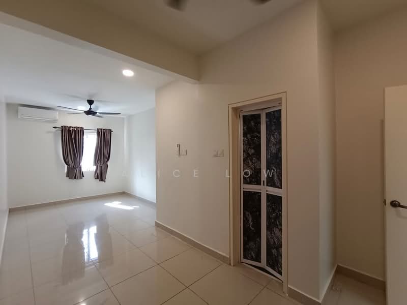 2-storey Terraced House for Sale in Taman Kundang Jaya (Rawang) - Alice Low - Living Room - PropertyGuru.com.my