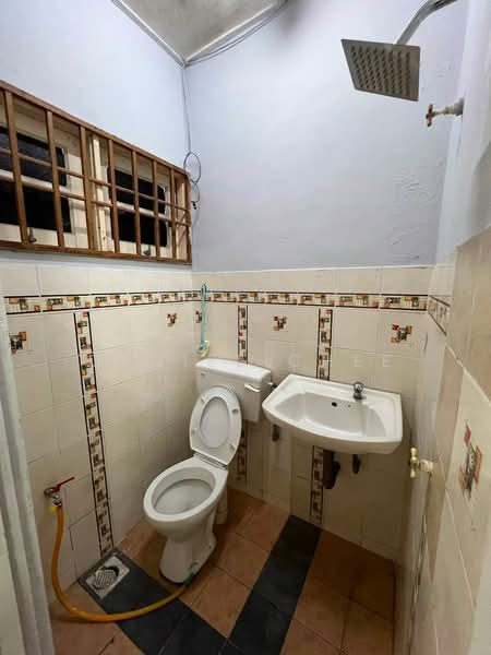 Rumah Teres 1-Tingkat untuk Disewa di Taman Menglembu Impiana Adril (Menglembu) - Daniel Chee - Bathroom - PropertyGuru.com.my