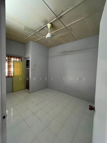Rumah Teres 1-Tingkat untuk Disewa di Taman Menglembu Impiana Adril (Menglembu) - Daniel Chee - Master Bedroom - PropertyGuru.com.my