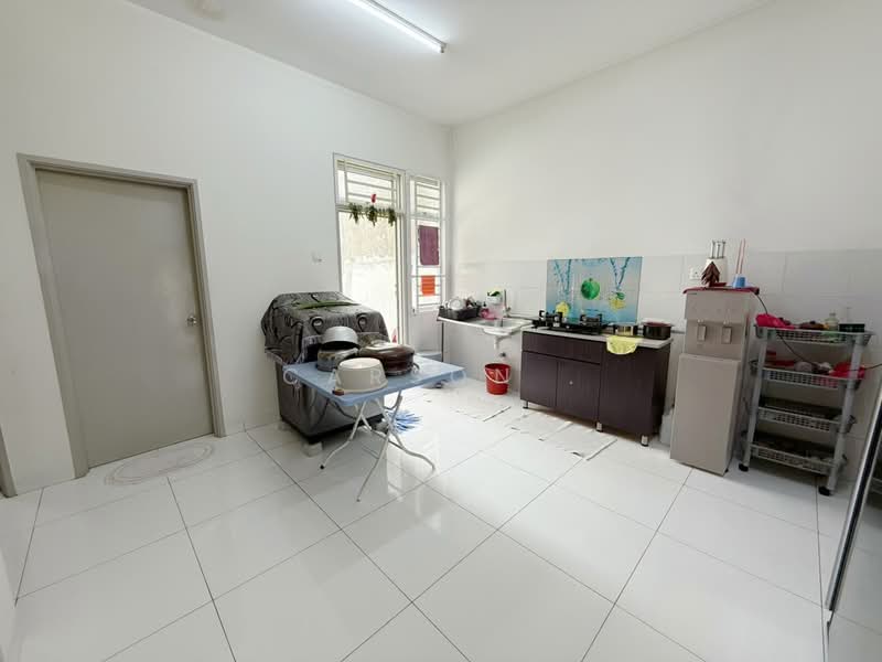 Rumah Teres 1-Tingkat untuk Dijual di Taman Pelangi Indah (Ulu Tiram) - Carson . - Kitchen - PropertyGuru.com.my