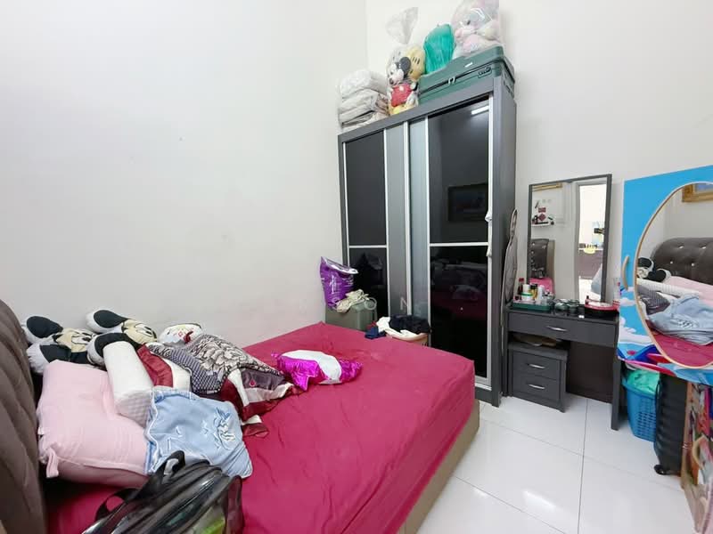 Rumah Teres 1-Tingkat untuk Dijual di Taman Pelangi Indah (Ulu Tiram) - Carson . - Bedroom - PropertyGuru.com.my