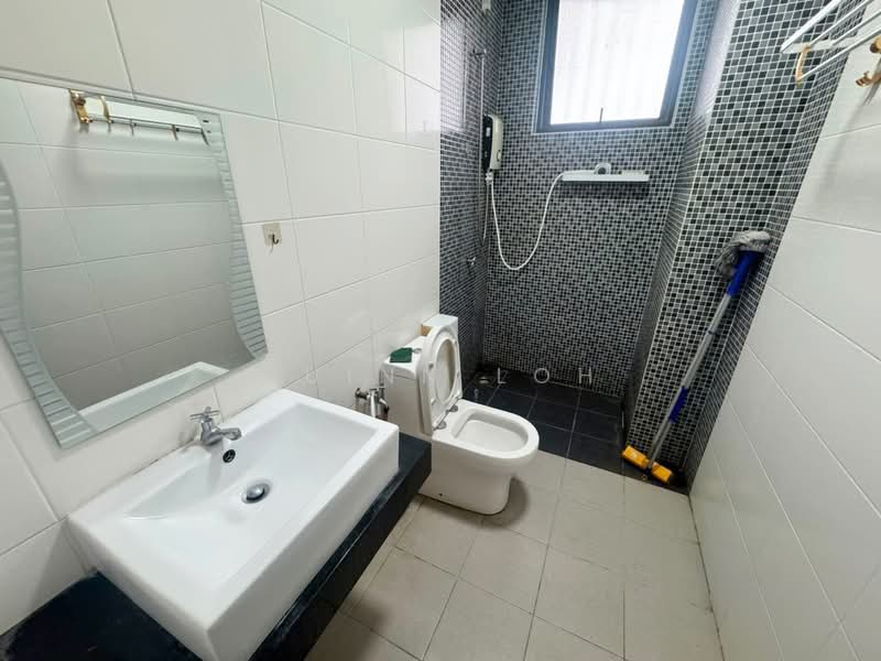 Kondominium untuk Disewa di Casa Residence - Quinn Loh - Bathroom - PropertyGuru.com.my