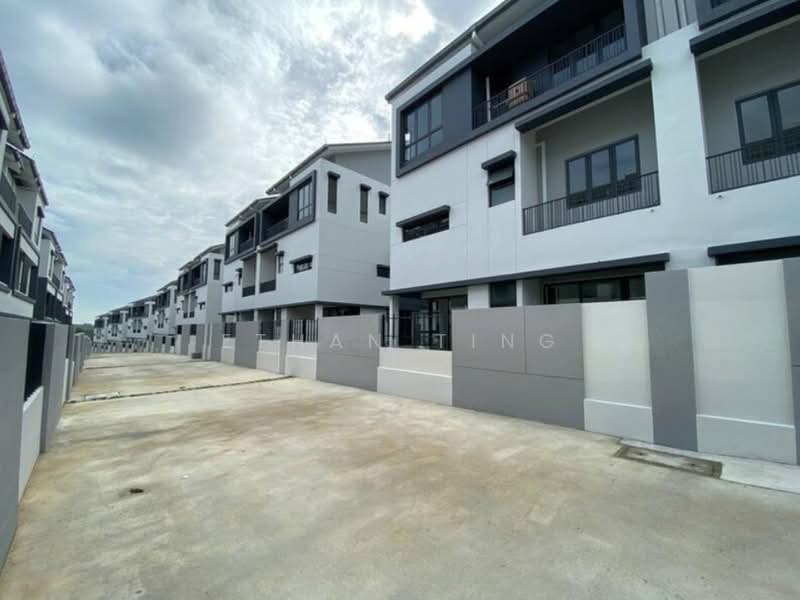 Rumah Berkembar untuk Dijual di Bukit Jelutong (Shah Alam) - Ethan Ting - Exterior - PropertyGuru.com.my