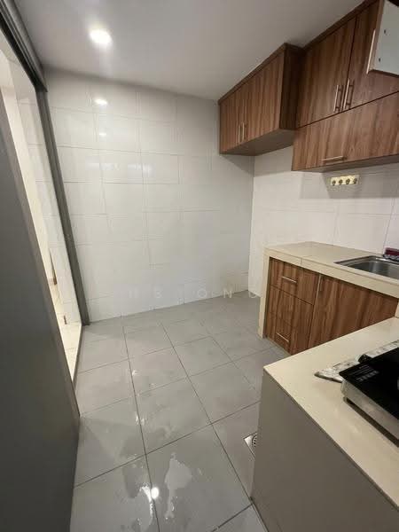Pangsapuri untuk Disewa di Orchis Apartment - HS Ong - Kitchen - PropertyGuru.com.my