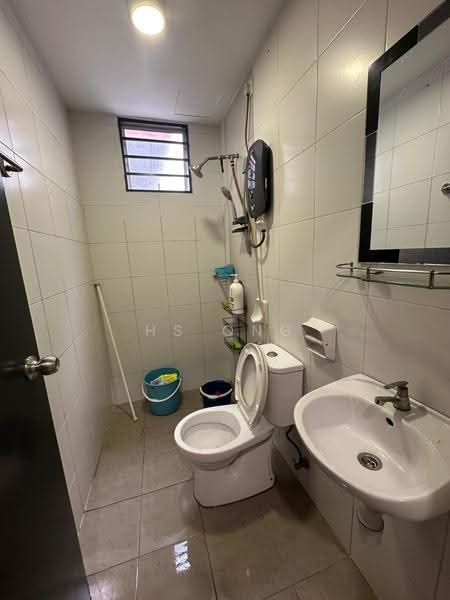 Pangsapuri untuk Disewa di Orchis Apartment - HS Ong - Bathroom - PropertyGuru.com.my
