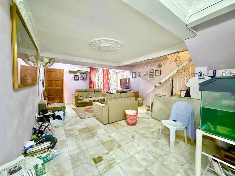 2-storey Terraced House for Sale in Seri Kembangan (Selangor) - Azrul Ismail - Living Room - PropertyGuru.com.my