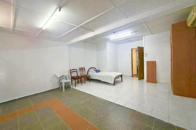 2-storey Terraced House for Sale in Seri Kembangan (Selangor) - Azrul Ismail - Bedroom - PropertyGuru.com.my