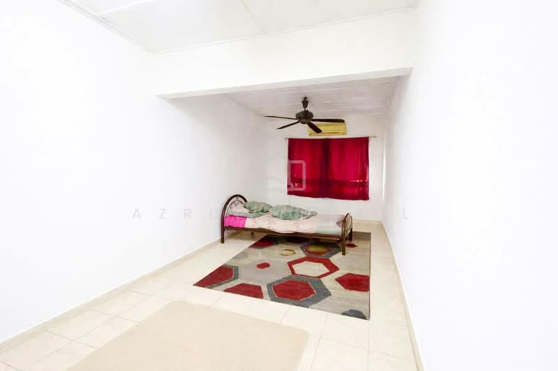 2-storey Terraced House for Sale in Seri Kembangan (Selangor) - Azrul Ismail - Bedroom - PropertyGuru.com.my