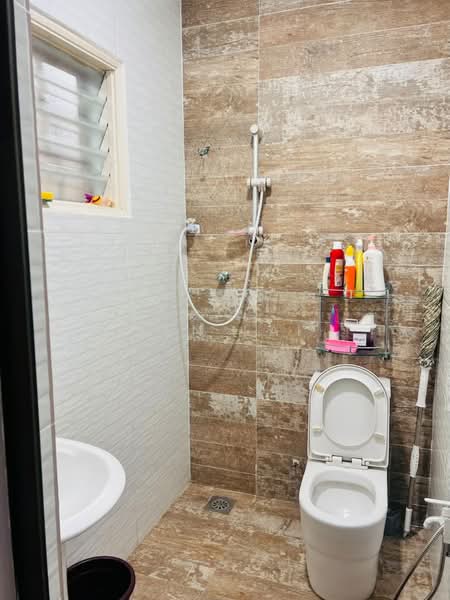 3-storey Terraced House for Rent in Subang Bestari (Shah Alam) - Ken Lai - Bathroom - PropertyGuru.com.my