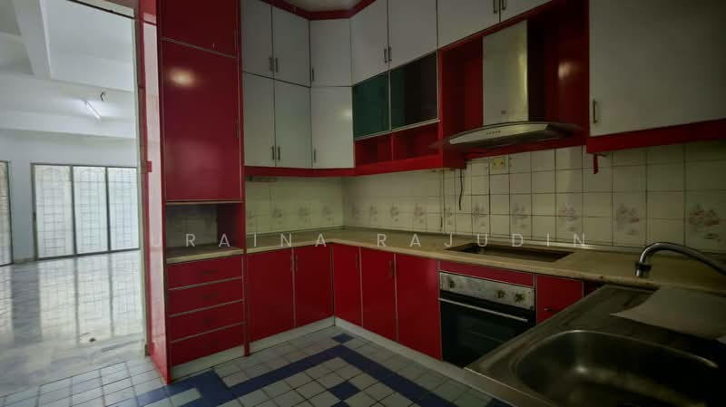 2-storey Terraced House for Sale in Shah Alam (Selangor) - Zuraina Rajudin - Kitchen - PropertyGuru.com.my