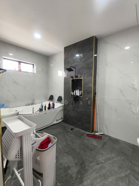Bungalow House for Sale in Kampung Baru Seelong (Senai) - Coco Lee - Bathroom - PropertyGuru.com.my
