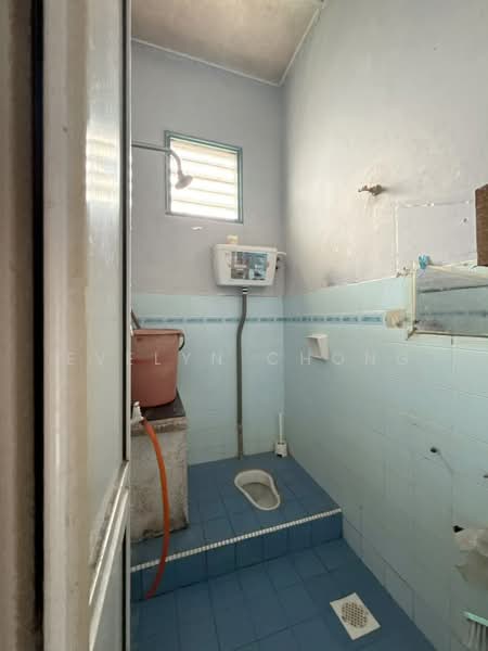 Rumah Teres 1-Tingkat untuk Disewa di Taman Desa Cempaka (Nilai) - Evelyn Chong - Bathroom - PropertyGuru.com.my