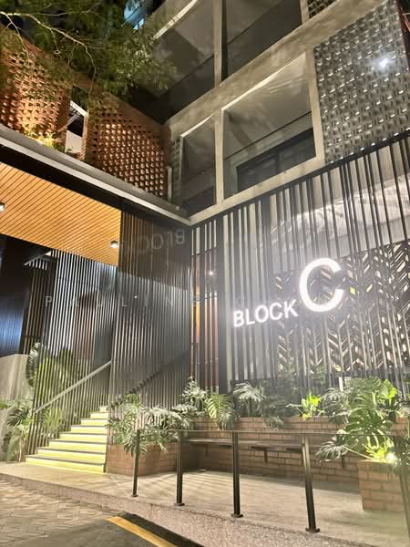 Kondominium untuk Dijual di Kempas Apartment - Pauline Chong - Entrance - PropertyGuru.com.my