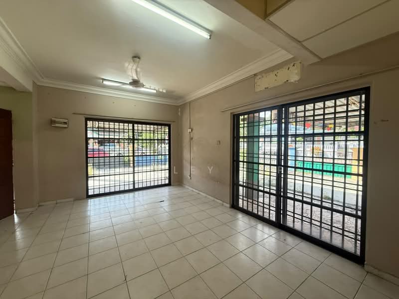 2-storey Terraced House for Sale in Taman Gelang Emas (Gelang Patah) - Shirley Yap - Living Room - PropertyGuru.com.my