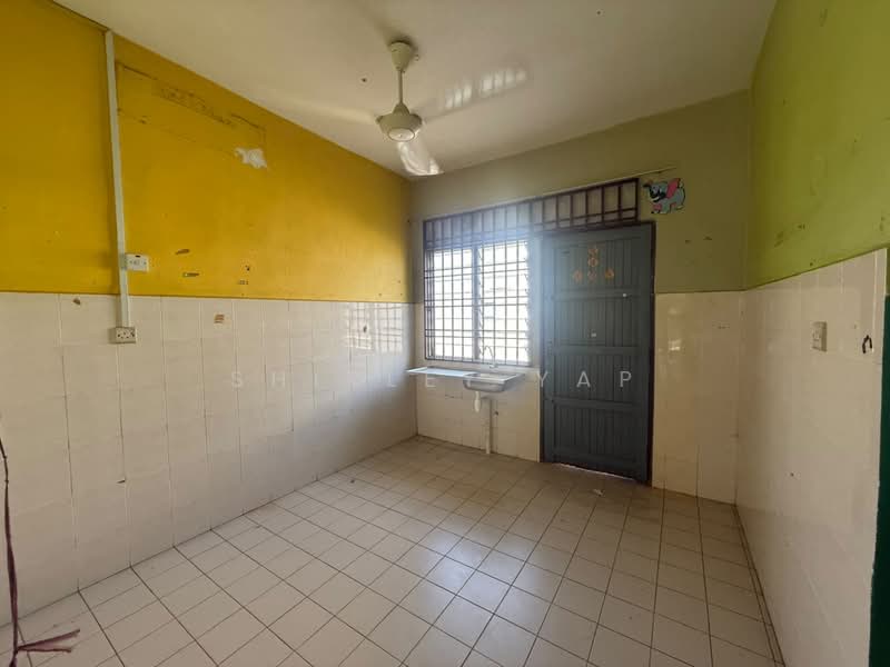 2-storey Terraced House for Sale in Taman Gelang Emas (Gelang Patah) - Shirley Yap - Kitchen - PropertyGuru.com.my