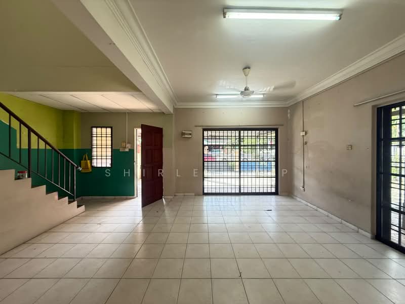 2-storey Terraced House for Sale in Taman Gelang Emas (Gelang Patah) - Shirley Yap - Living Room - PropertyGuru.com.my