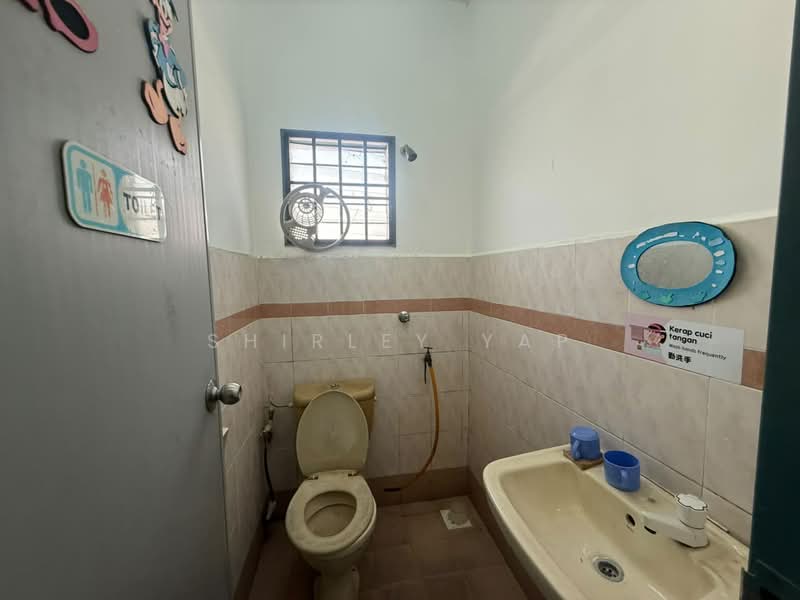 2-storey Terraced House for Sale in Taman Gelang Emas (Gelang Patah) - Shirley Yap - Bathroom - PropertyGuru.com.my