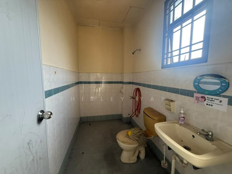 2-storey Terraced House for Sale in Taman Gelang Emas (Gelang Patah) - Shirley Yap - Bathroom - PropertyGuru.com.my