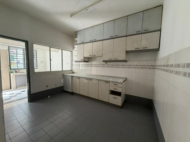 Rumah Teres 2-Tingkat untuk Disewa di Bandar Sri Damansara (Selangor) - Kiing TW - Kitchen - PropertyGuru.com.my