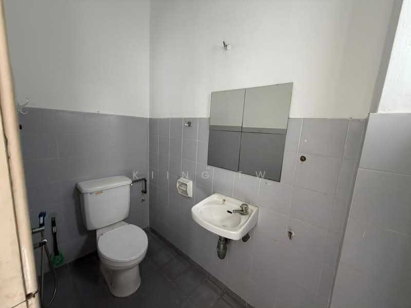 Rumah Teres 2-Tingkat untuk Disewa di Bandar Sri Damansara (Selangor) - Kiing TW - Bathroom - PropertyGuru.com.my