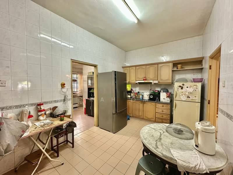 Rumah Teres 2-Tingkat untuk Dijual di Bukit Jelutong (Shah Alam) - Nadrah Omar - Kitchen - PropertyGuru.com.my