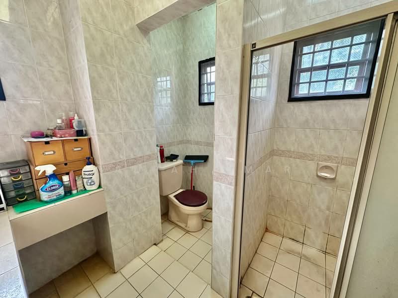 Rumah Teres 2-Tingkat untuk Dijual di Bukit Jelutong (Shah Alam) - Nadrah Omar - Bathroom - PropertyGuru.com.my