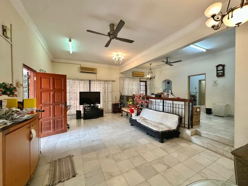 Rumah Teres 2-Tingkat untuk Dijual di Bukit Jelutong (Shah Alam) - Nadrah Omar - Living Room - PropertyGuru.com.my