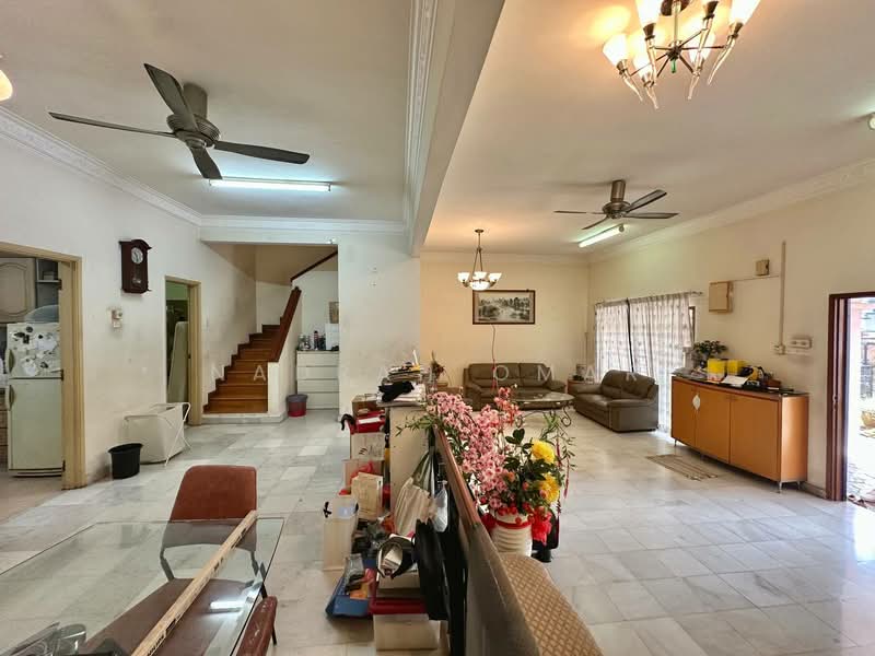Rumah Teres 2-Tingkat untuk Dijual di Bukit Jelutong (Shah Alam) - Nadrah Omar - Living Room - PropertyGuru.com.my