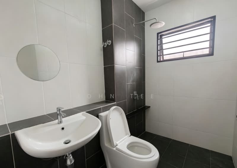 2-storey Terraced House for Rent in Setia Utama (Setia Alam) - John Tee - Bathroom - PropertyGuru.com.my