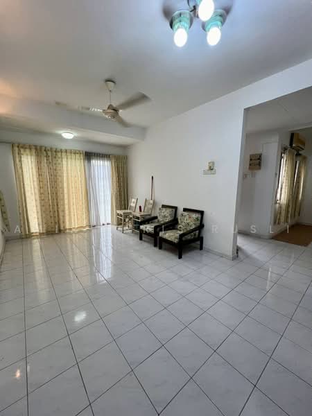 Rumah Berkembar untuk Dijual di Bandar Seri Alam (Masai) - Amir Faris Rusli - Living Room - PropertyGuru.com.my