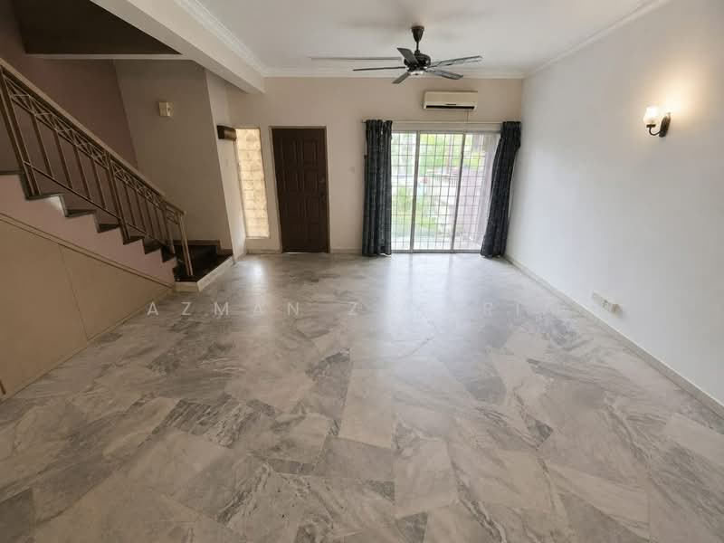 2-storey Terraced House for Sale in Seksyen 13 (Shah Alam) - AZMAN ZAKARIA - Living Room - PropertyGuru.com.my