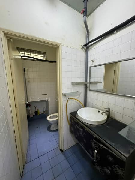 Kilang Teres untuk Disewa di Taman Industri Balakong Jaya (Balakong) - Desmond Low - Bathroom - PropertyGuru.com.my