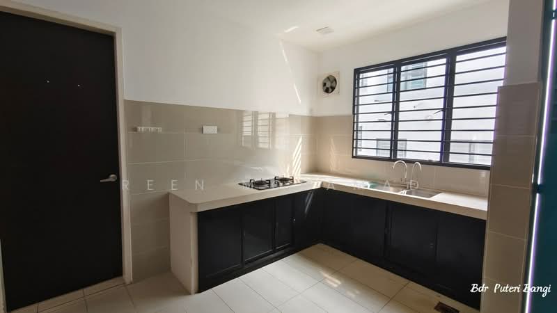 2-storey Terraced House for Rent in Kajang (Selangor) - Reen Mohamad - Kitchen - PropertyGuru.com.my