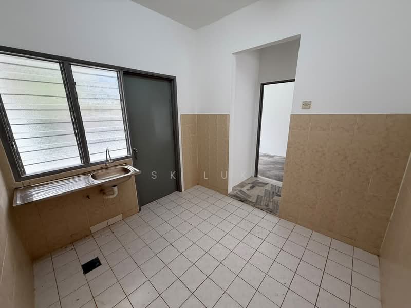 Rumah Teres 2-Tingkat untuk Dijual di Bandar Baru Kundang (Rawang) - SK Luk - Kitchen - PropertyGuru.com.my