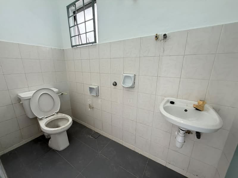 Rumah Teres 2-Tingkat untuk Dijual di Bandar Baru Kundang (Rawang) - SK Luk - Bathroom - PropertyGuru.com.my